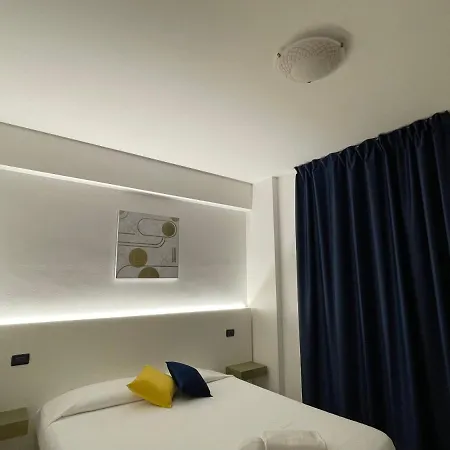 מלון Oasi Park 3*