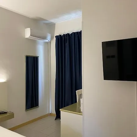 מלון Oasi Park 3*